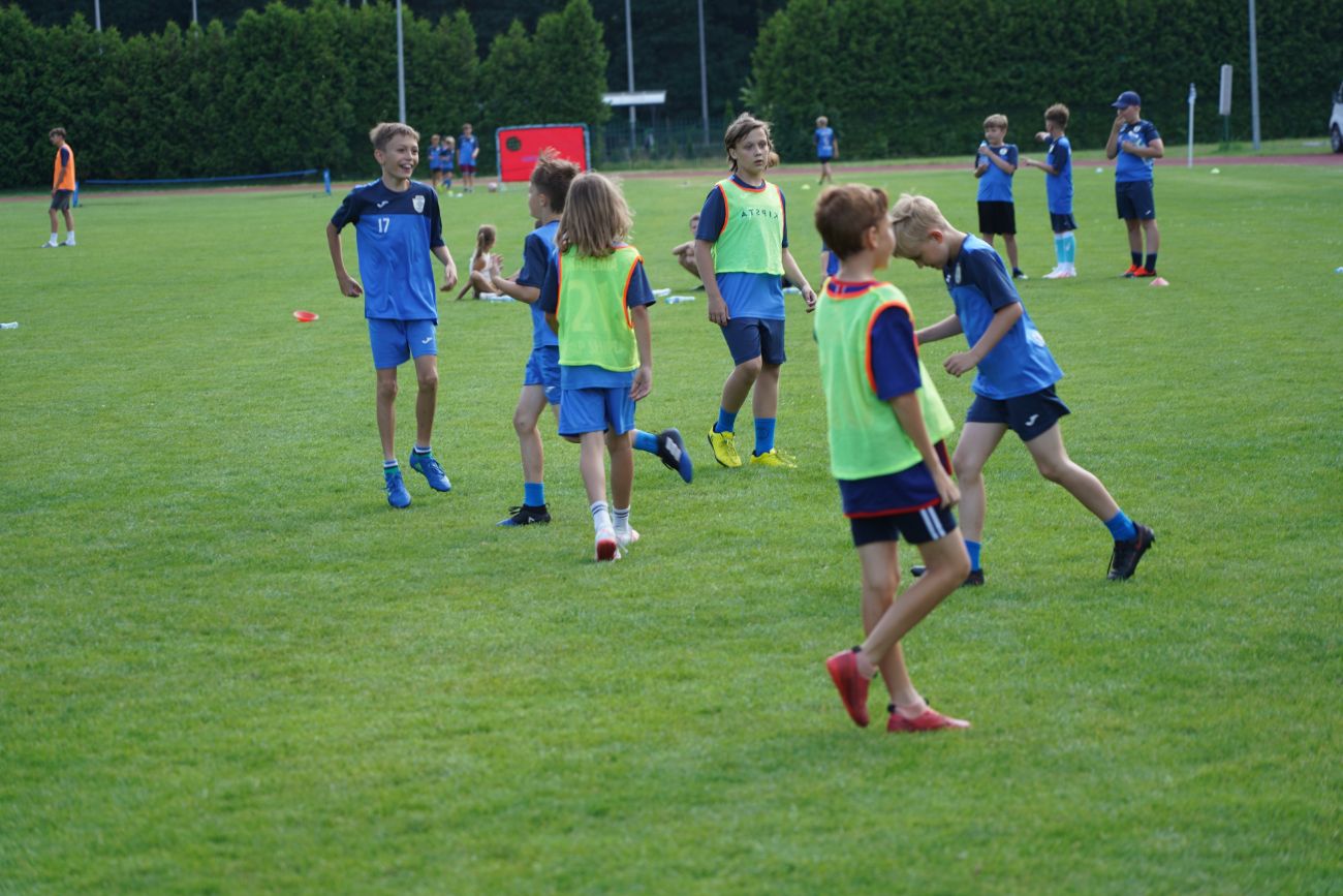 Świętują piłkarze i całe rodziny. Trwa piknik SKP