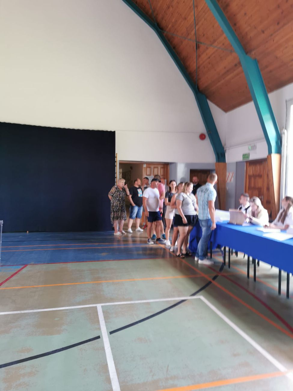 Ciekawy sposób na integrację mieszkańców. Wspólnie pojechali… na wybory