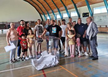 Ciekawy sposób na integrację mieszkańców. Wspólnie pojechali… na wybory