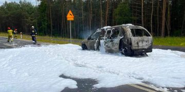 Znowu interweniowali w okolicach Powidza. Samochód spłonął