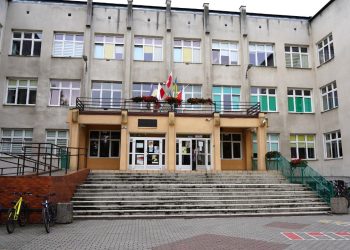 Uczniowie dostają po 300 zł. Radny wnioskuje o więcej