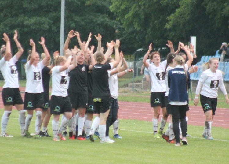 Radni chcą docenić Słupczankę. Zrobili zrzutkę na kilka piłek