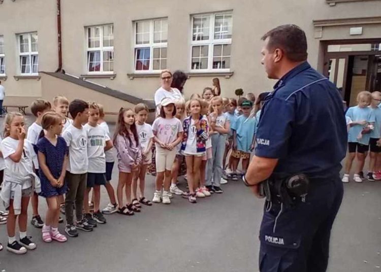 Wakacyjne ABC z dzielnicowym w Jedynce