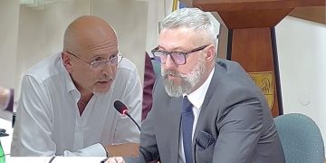 Chce zobaczyć jego listę obecności w starostwie