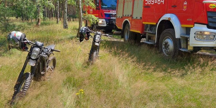Wypadek w lesie. Ucierpiał motocyklista