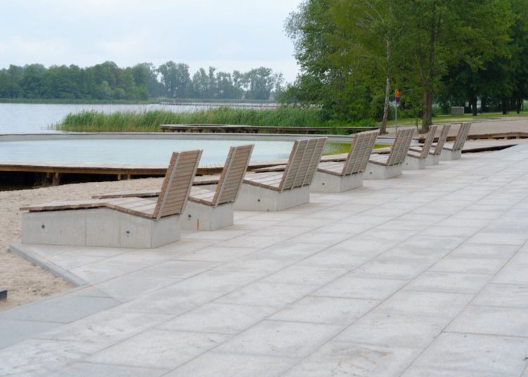 Dlaczego tak późno wzięli się za regulamin promenady i basenu? Burmistrz odpowiada