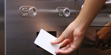 Wewnętrzne i zewnętrzne sposoby na kontrolę dostępu – poznaj rozwiązania, które pomagają dbać o bezpieczeństwo firmy