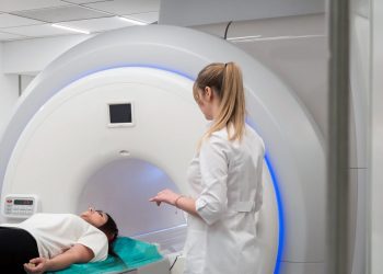Rezonans Magnetyczny (MRI): Przewodnik dla Pacjenta – Co Powinieneś Wiedzieć Przed Badaniem?