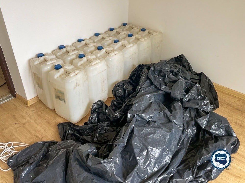 Gigantyczne uderzenie w narkobiznes. Fabryka działała pod Koninem