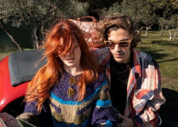 Hippie ponownie w modzie! Sprawdź, czym charakteryzują się stylizacje rodem z lat 70.!