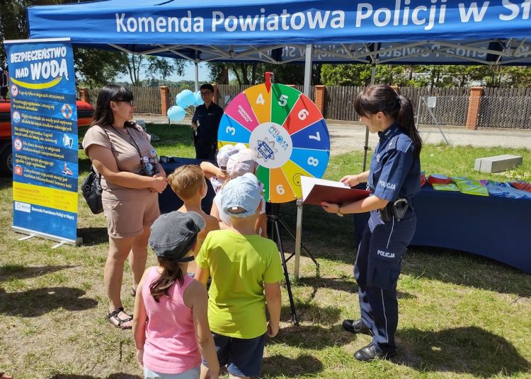 Zaprosili na piknik nad jeziorem