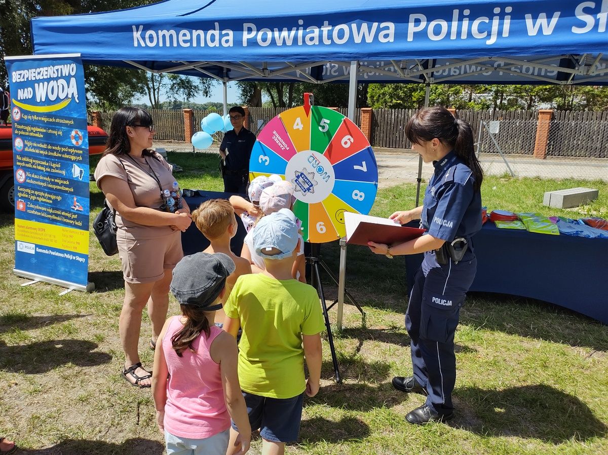 Zaprosili na piknik nad jeziorem