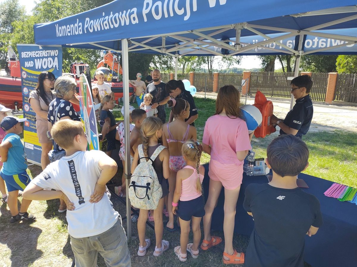 Zaprosili na piknik nad jeziorem