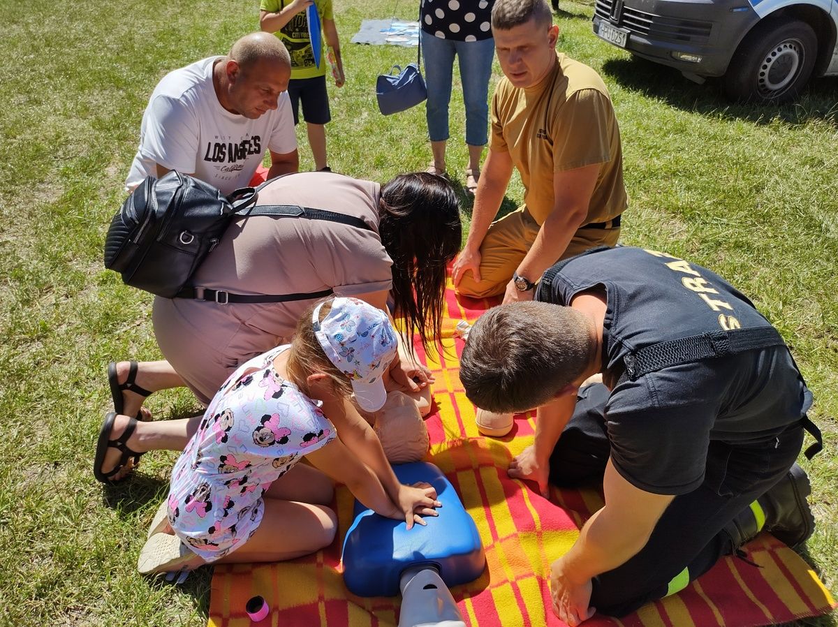 Zaprosili na piknik nad jeziorem