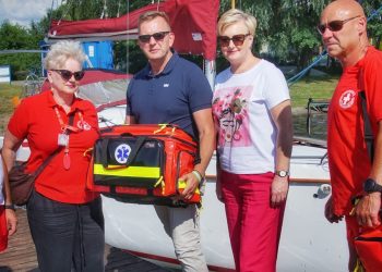 Przekazali torby medyczne ratownikom WOPR