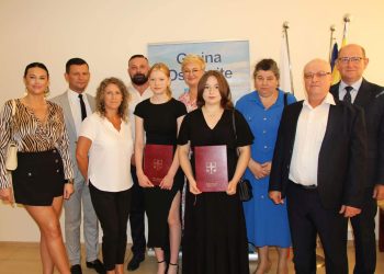 Najlepiej napisały egzamin. W nagrodę dostały po 1,5 tysiąca