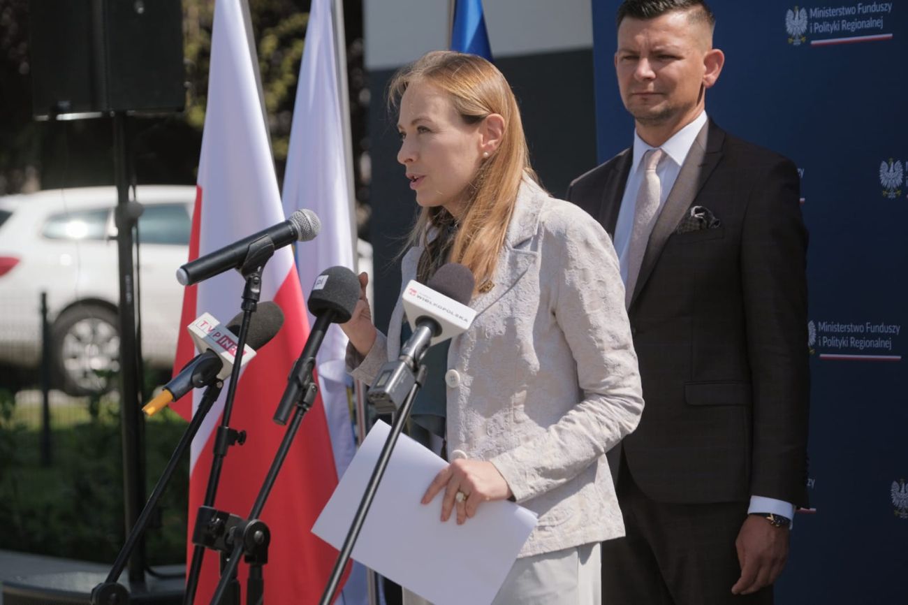 Minister w Ostrowitem. Wręczyła klucze do nowych mieszkań