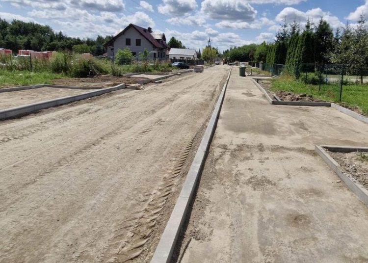Co oprócz znaków drogowych? Radny pyta o ulicę Róża