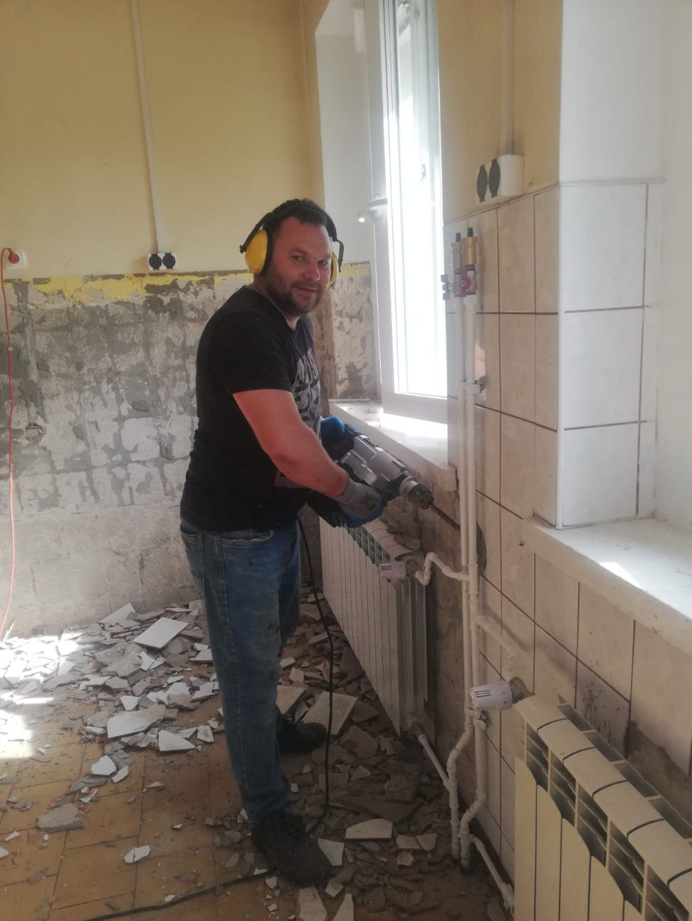 Wójt chwycił za młot. Razem z mieszkańcami robi rewolucję