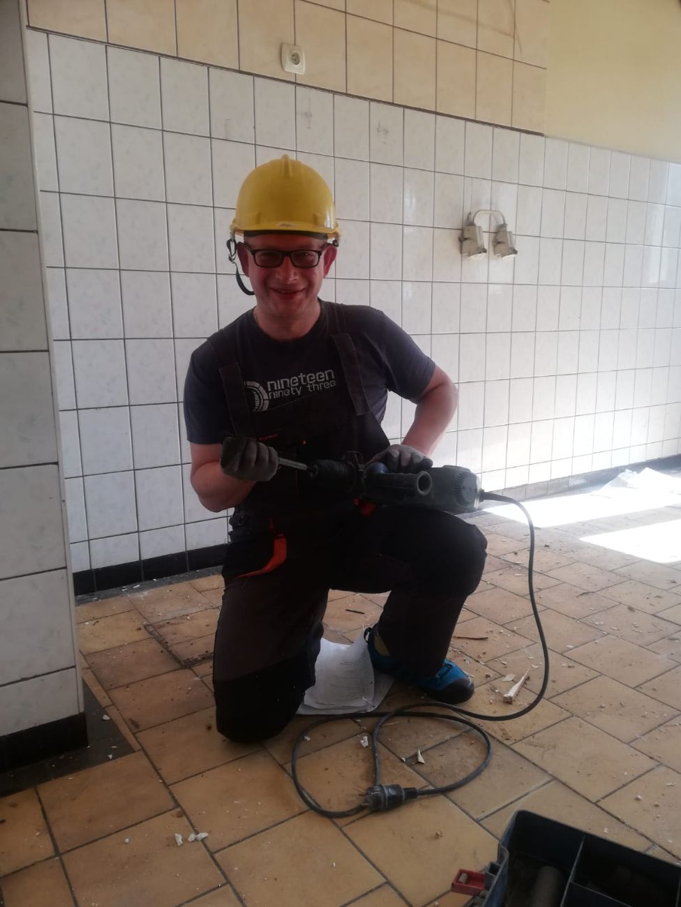 Wójt chwycił za młot. Razem z mieszkańcami robi rewolucję