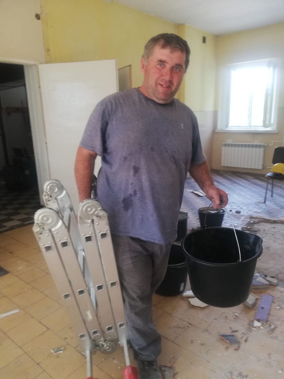 Wójt chwycił za młot. Razem z mieszkańcami robi rewolucję