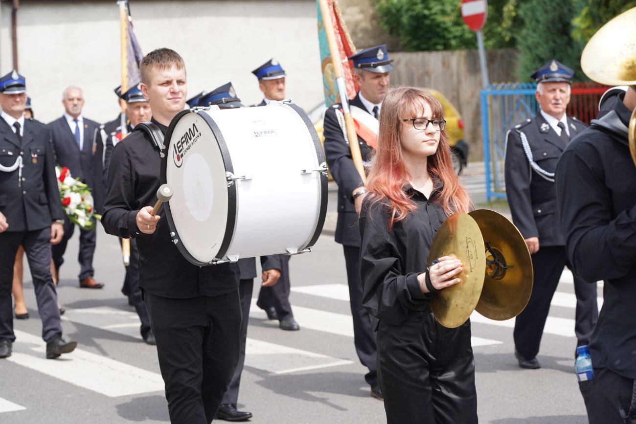 Dziś pożegnano zasłużonego księdza. Tłum wiernych na pogrzebie
