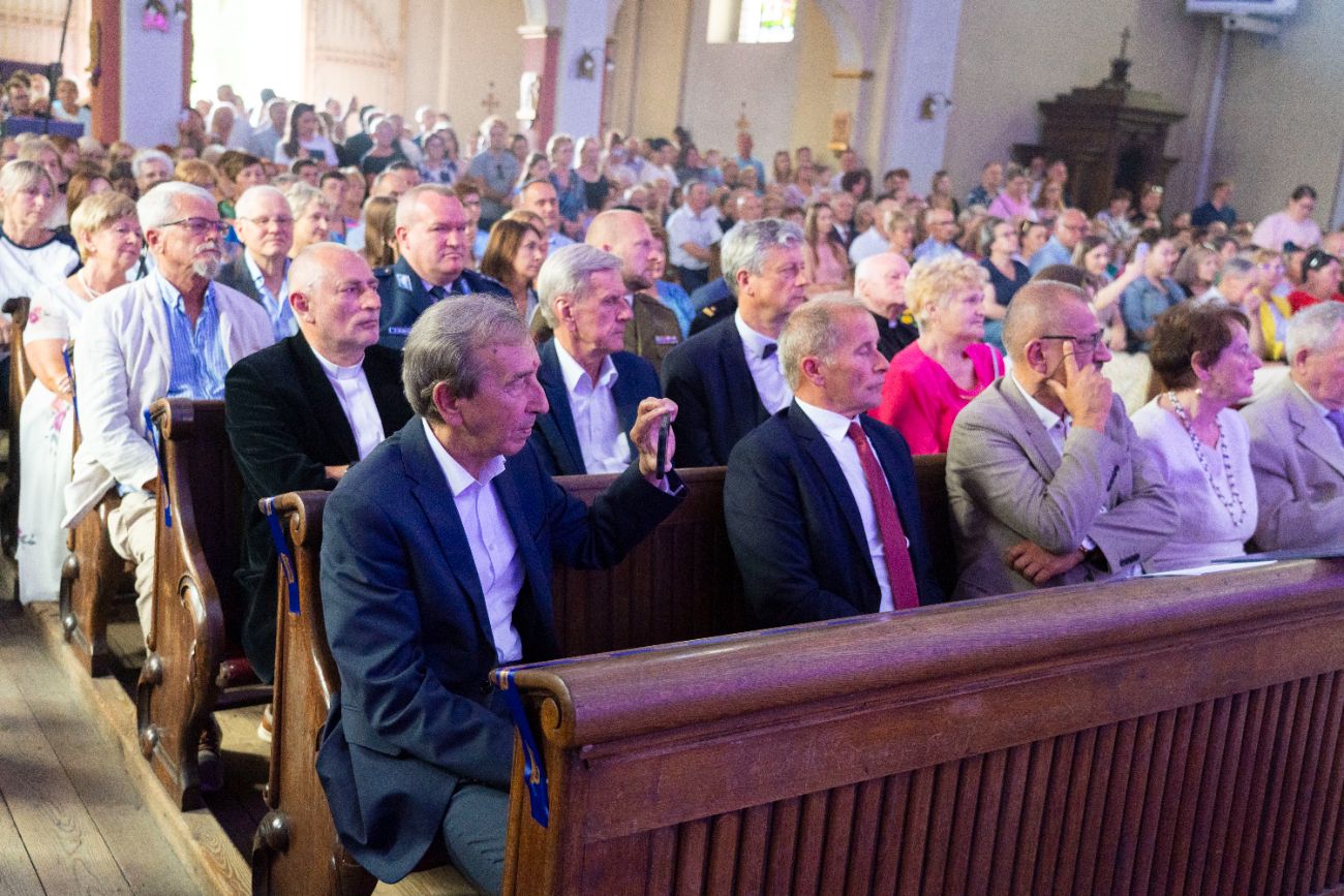 Gwiazdy wystąpiły w kościele. SMU Strzałkowo świętuje jubileusz ZDJĘCIA