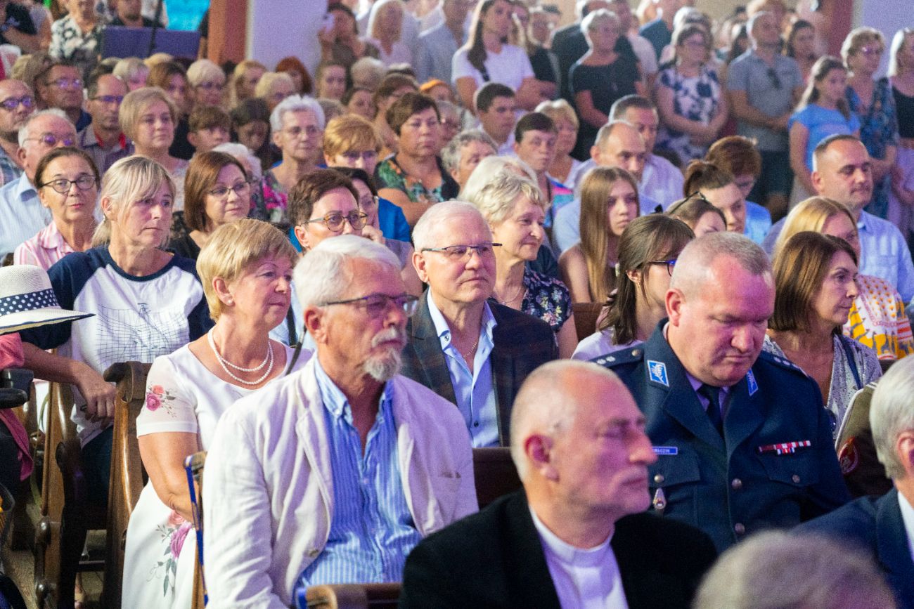 Gwiazdy wystąpiły w kościele. SMU Strzałkowo świętuje jubileusz ZDJĘCIA
