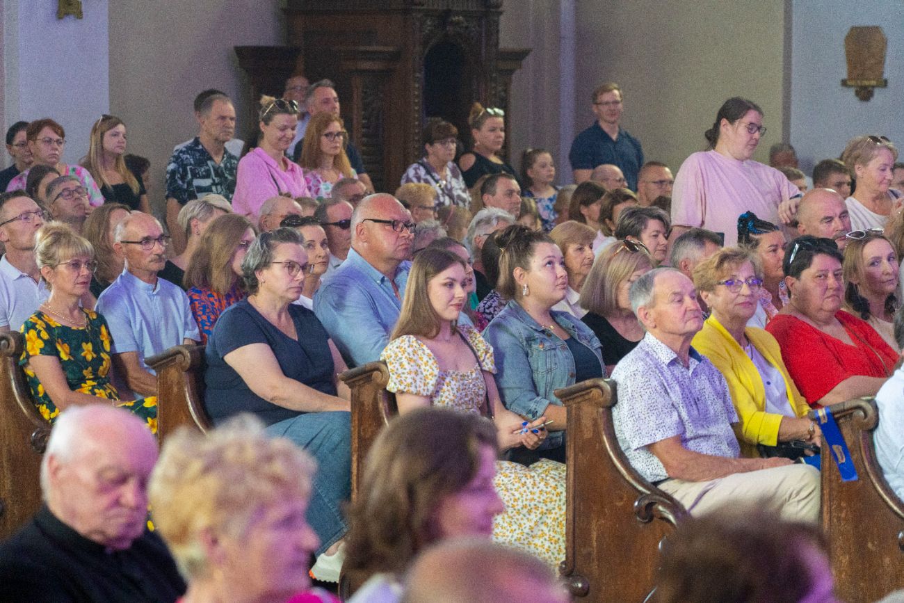 Gwiazdy wystąpiły w kościele. SMU Strzałkowo świętuje jubileusz ZDJĘCIA
