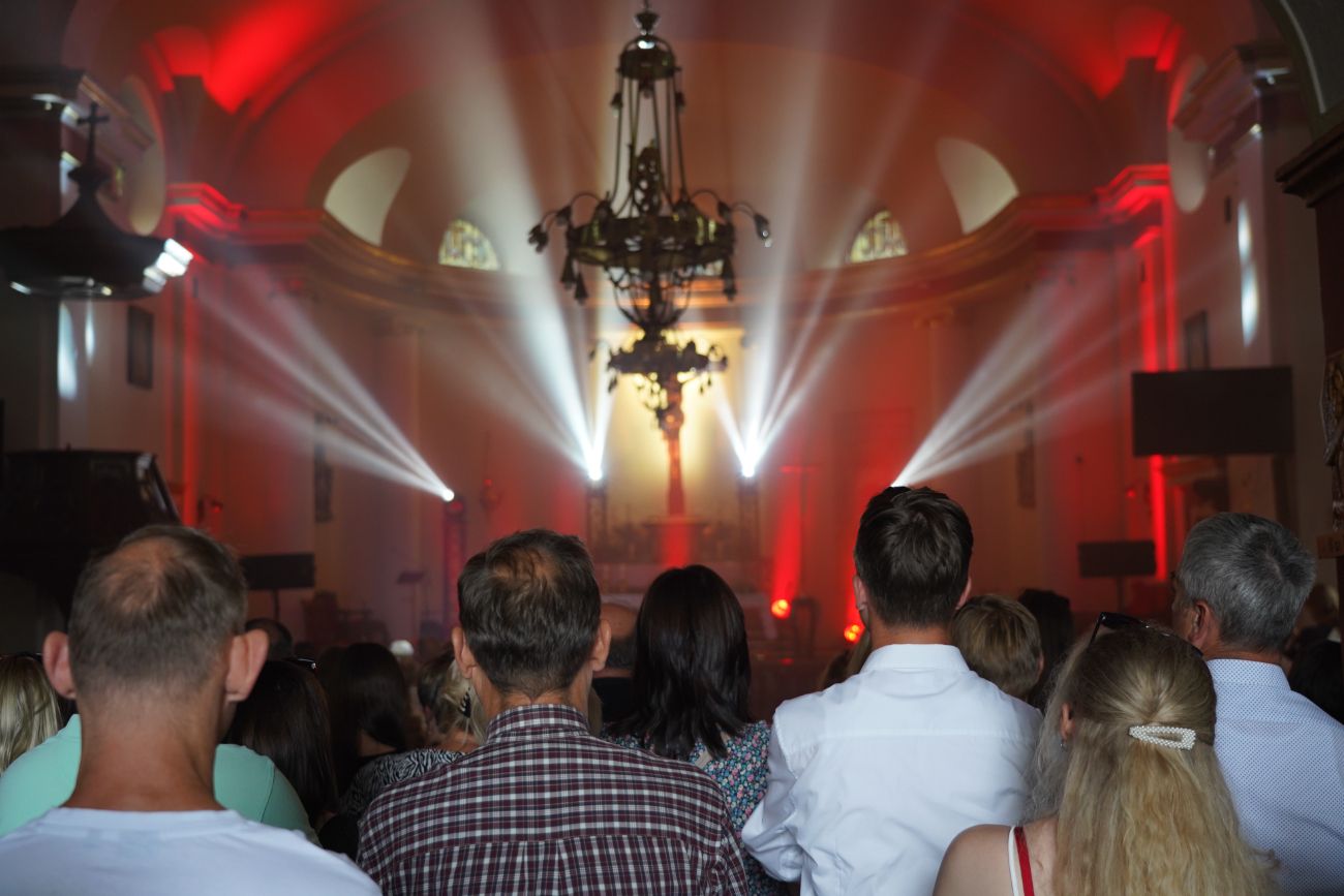 Gwiazdy wystąpiły w kościele. SMU Strzałkowo świętuje jubileusz ZDJĘCIA