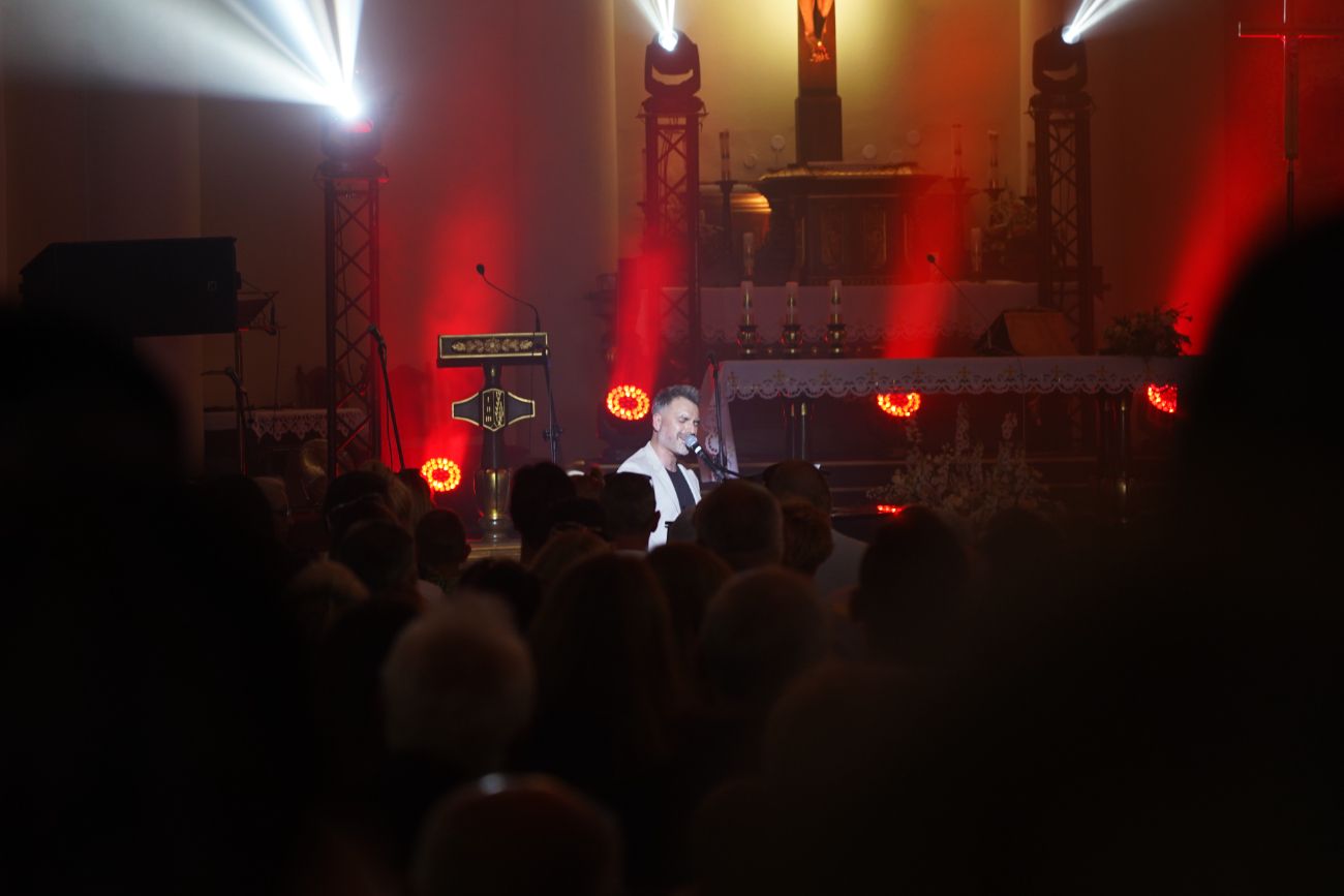 Gwiazdy wystąpiły w kościele. SMU Strzałkowo świętuje jubileusz ZDJĘCIA