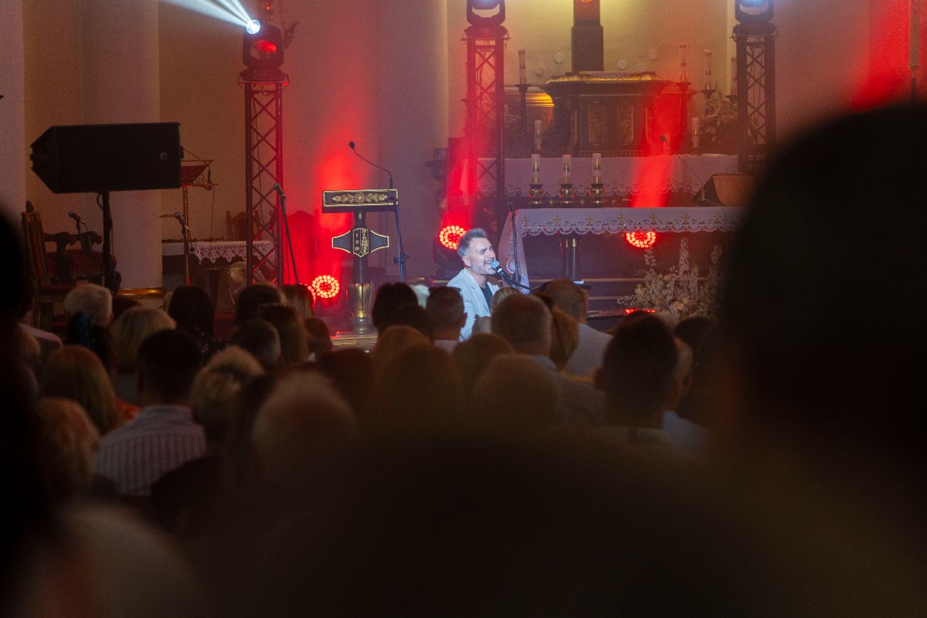 Gwiazdy wystąpiły w kościele. SMU Strzałkowo świętuje jubileusz ZDJĘCIA