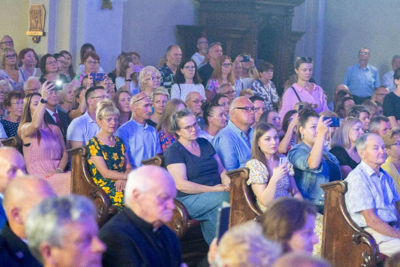 Gwiazdy wystąpiły w kościele. SMU Strzałkowo świętuje jubileusz ZDJĘCIA