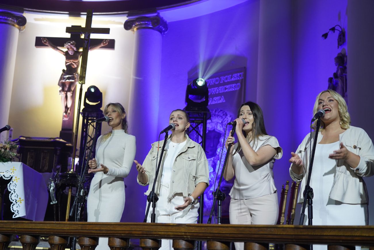 Gwiazdy wystąpiły w kościele. SMU Strzałkowo świętuje jubileusz ZDJĘCIA