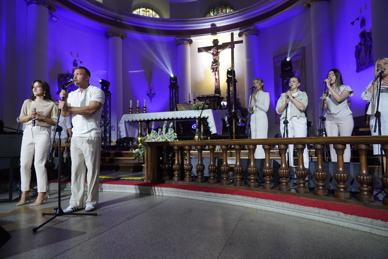 Gwiazdy wystąpiły w kościele. SMU Strzałkowo świętuje jubileusz ZDJĘCIA