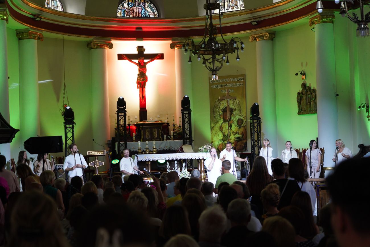 Gwiazdy wystąpiły w kościele. SMU Strzałkowo świętuje jubileusz ZDJĘCIA