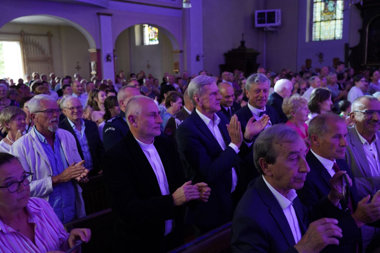 Gwiazdy wystąpiły w kościele. SMU Strzałkowo świętuje jubileusz ZDJĘCIA