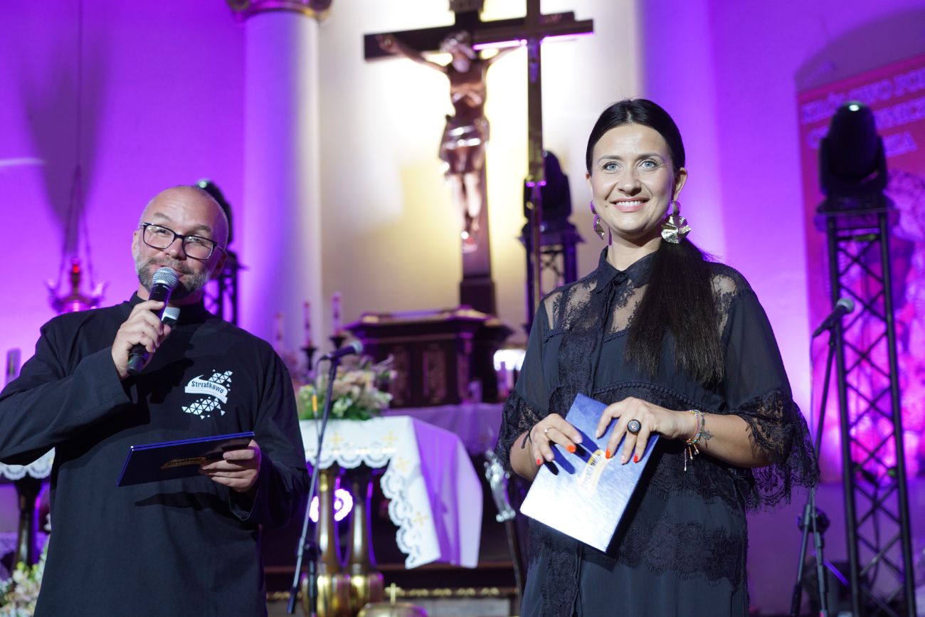 Gwiazdy wystąpiły w kościele. SMU Strzałkowo świętuje jubileusz ZDJĘCIA