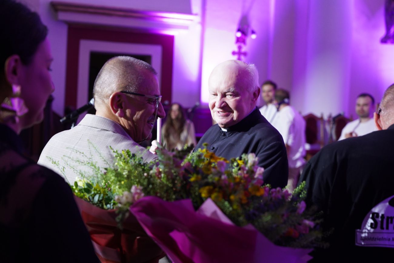 Gwiazdy wystąpiły w kościele. SMU Strzałkowo świętuje jubileusz ZDJĘCIA