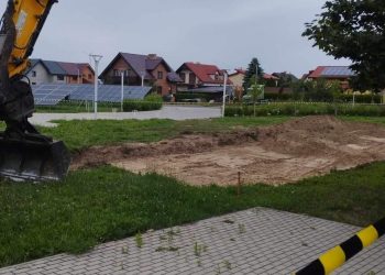 Ruszyła budowa boiska i lodowiska