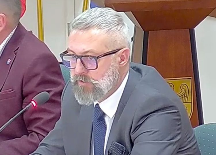 Gałan znowu w zarządzie powiatu. Było 5 głosów przeciw