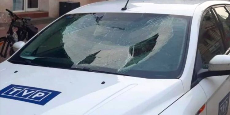 W okolicy: Skakał po masce samochodu TVP