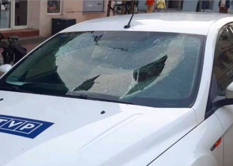 W okolicy: Skakał po masce samochodu TVP