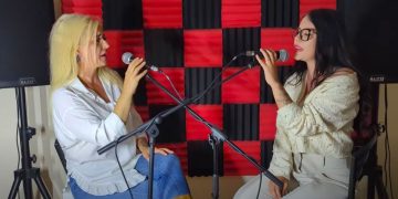 Tworzy nie tylko tatuaże. Napisała piosenkę i zaśpiewała ją z mamą. Posłuchaj!