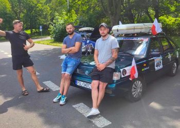 Starym polonezem pojechali do Norwegii. Jutro meta