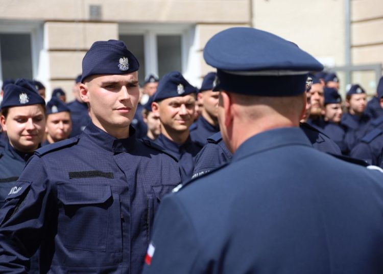 Nowy policjant w słupeckiej komendzie