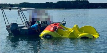 Na środku jeziora rower zaczął nabierać wody. Kierująca była pod wpływem