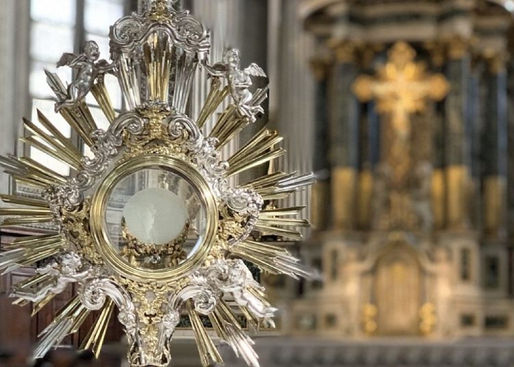 W okolicy: Groził księdzu, trafił za kraty