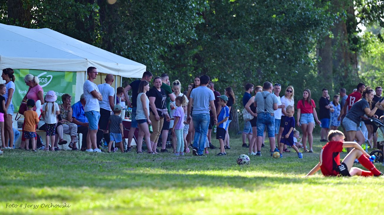 Grali o beczkę piwa. Kolejna odsłona kultowego meczu ZDJĘCIA