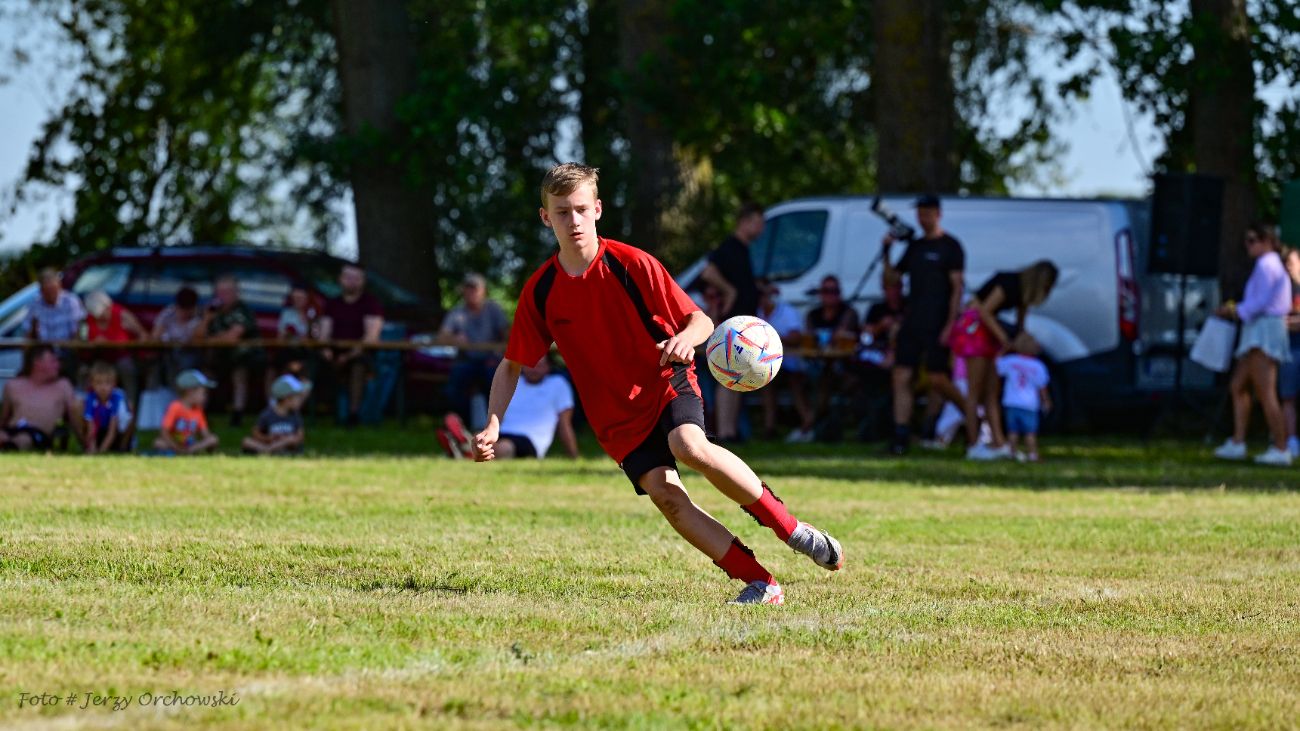 Grali o beczkę piwa. Kolejna odsłona kultowego meczu ZDJĘCIA